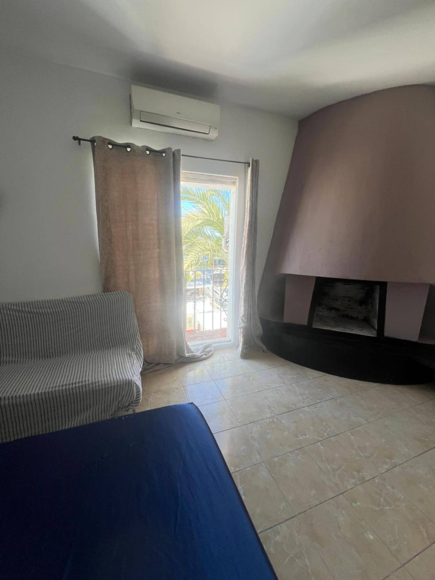 Hostal Huge Penthouse With Private Shared Terrace And Kitchen Views