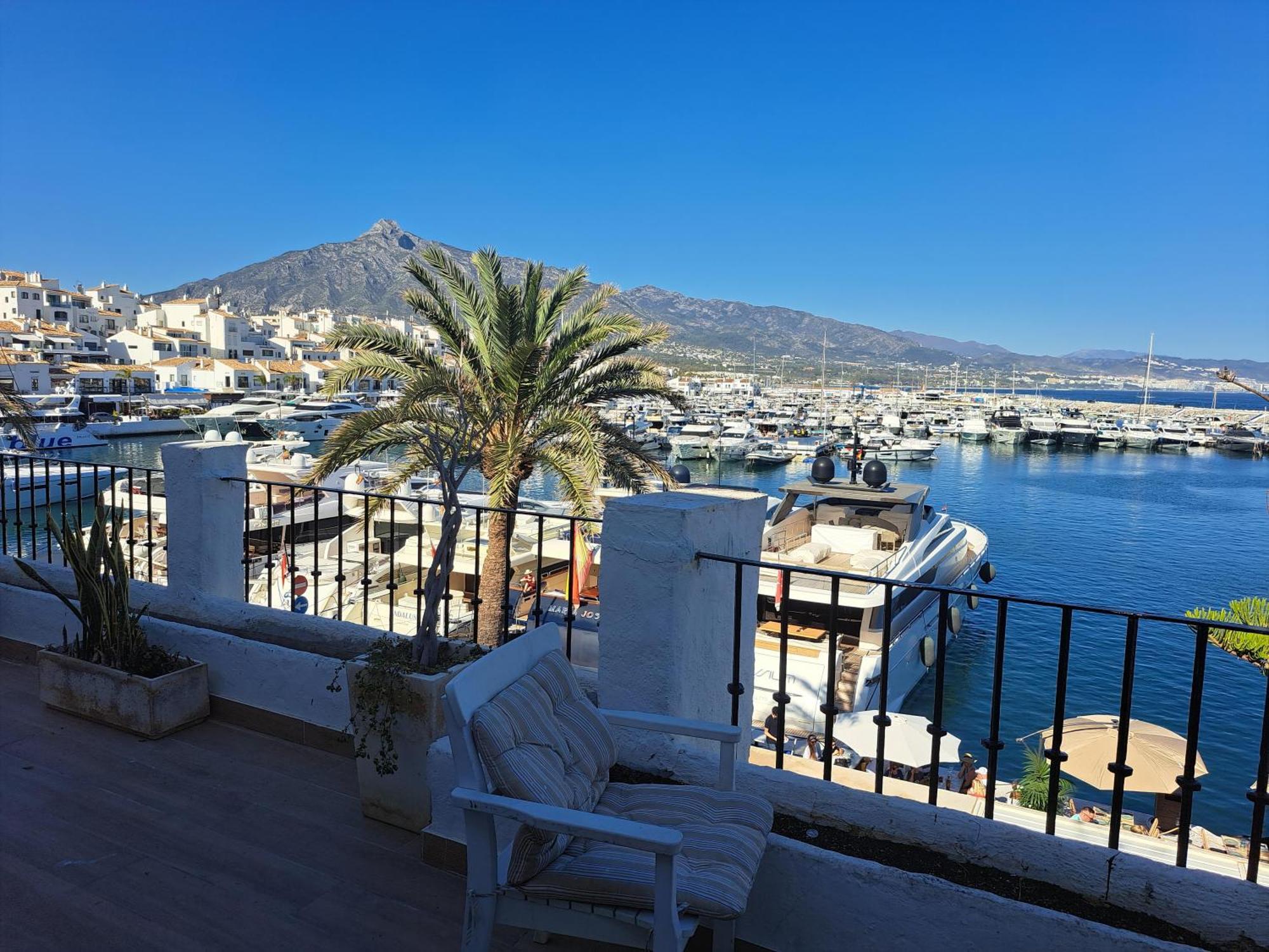 Huge Penthouse With Private Shared Terrace And Kitchen Views Hostel Marbella