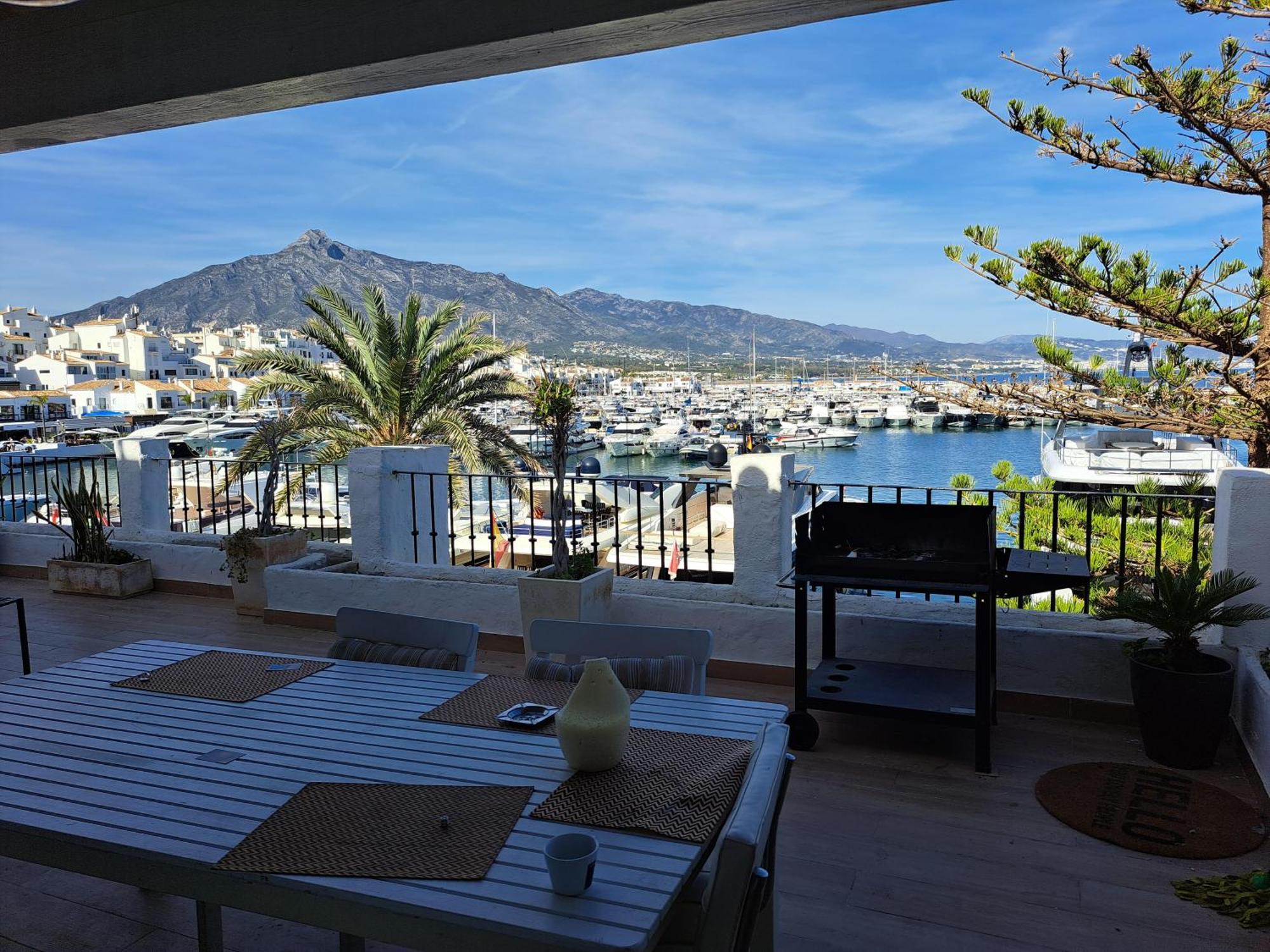 Hostel Huge Penthouse With Private Shared Terrace And Kitchen Views *