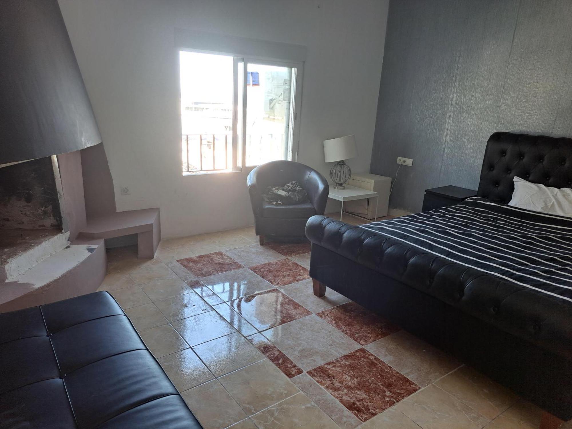 Hostel Huge Penthouse With Private Shared Terrace And Kitchen Views *