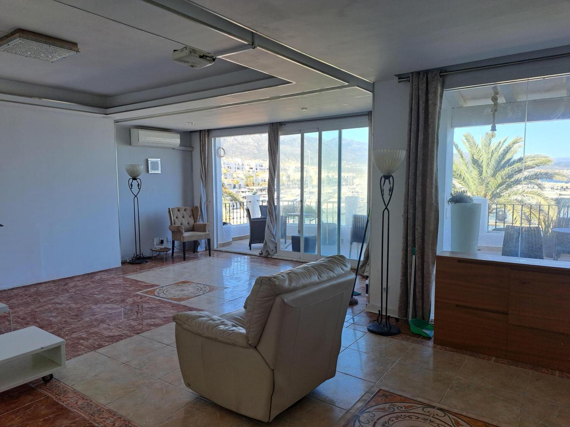 Hostel Huge Penthouse With Private Shared Terrace And Kitchen Views