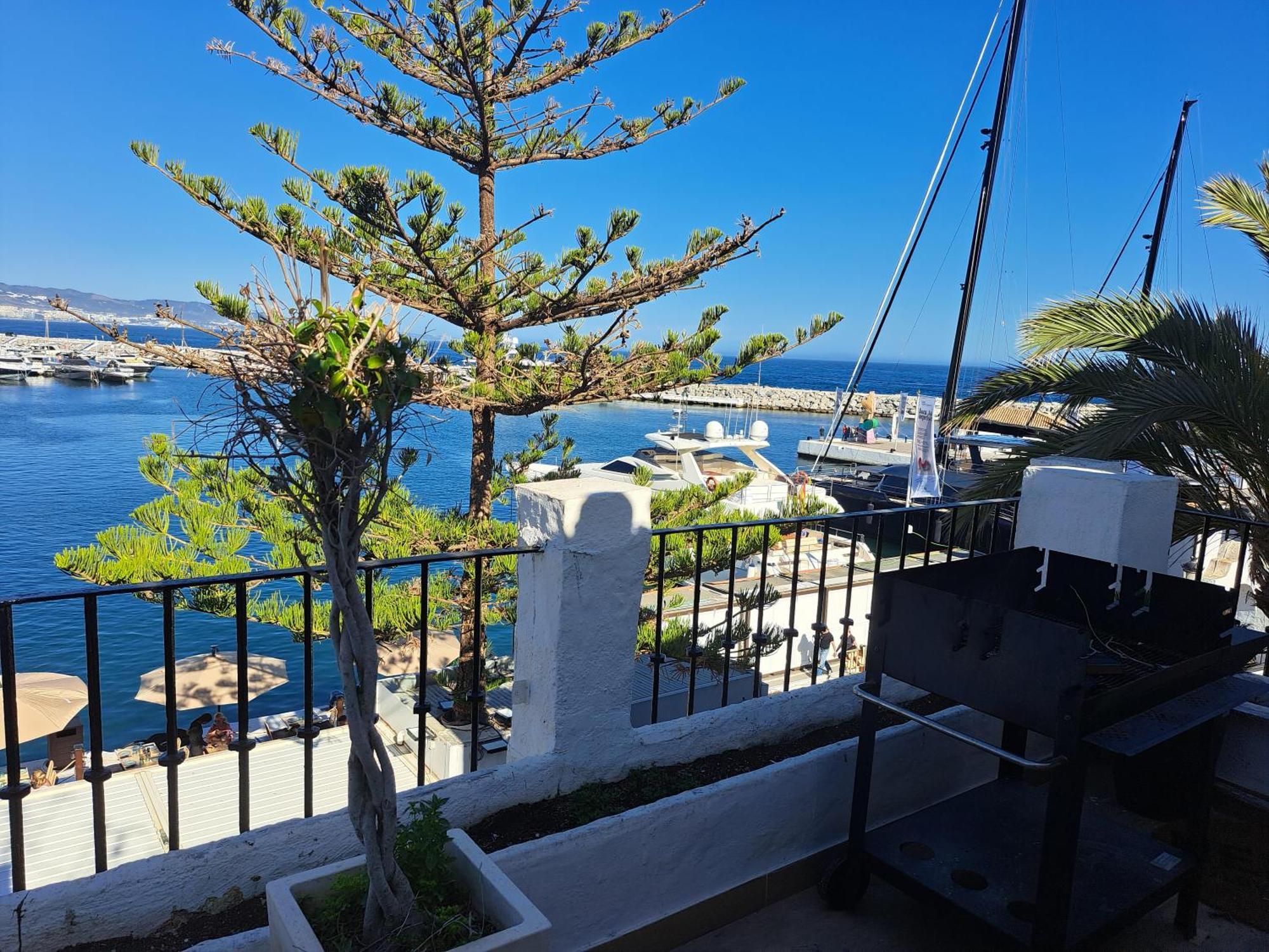 Huge Penthouse With Private Shared Terrace And Kitchen Views