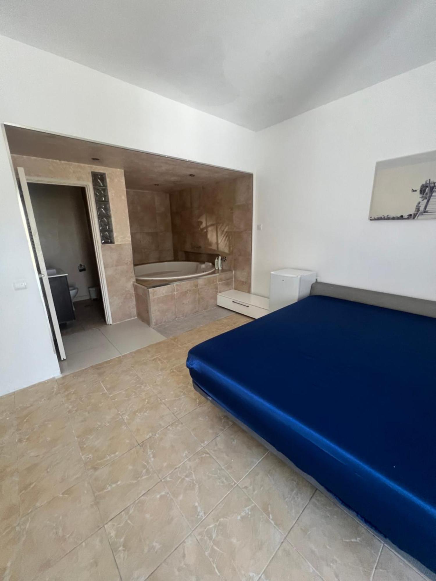 Huge Penthouse With Private Shared Terrace And Kitchen Views Hostel *
