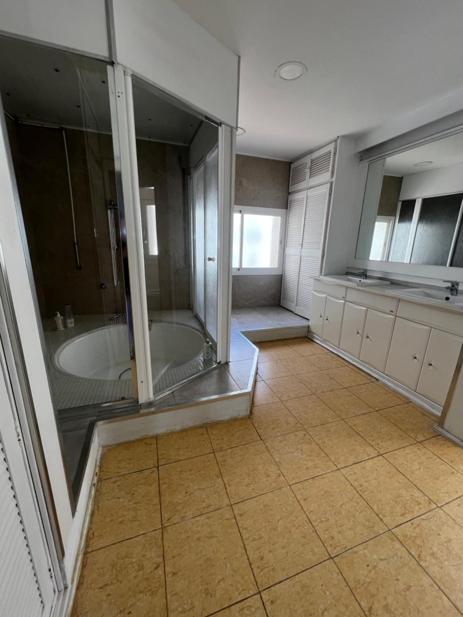 Huge Penthouse With Private Shared Terrace And Kitchen Views Hostel