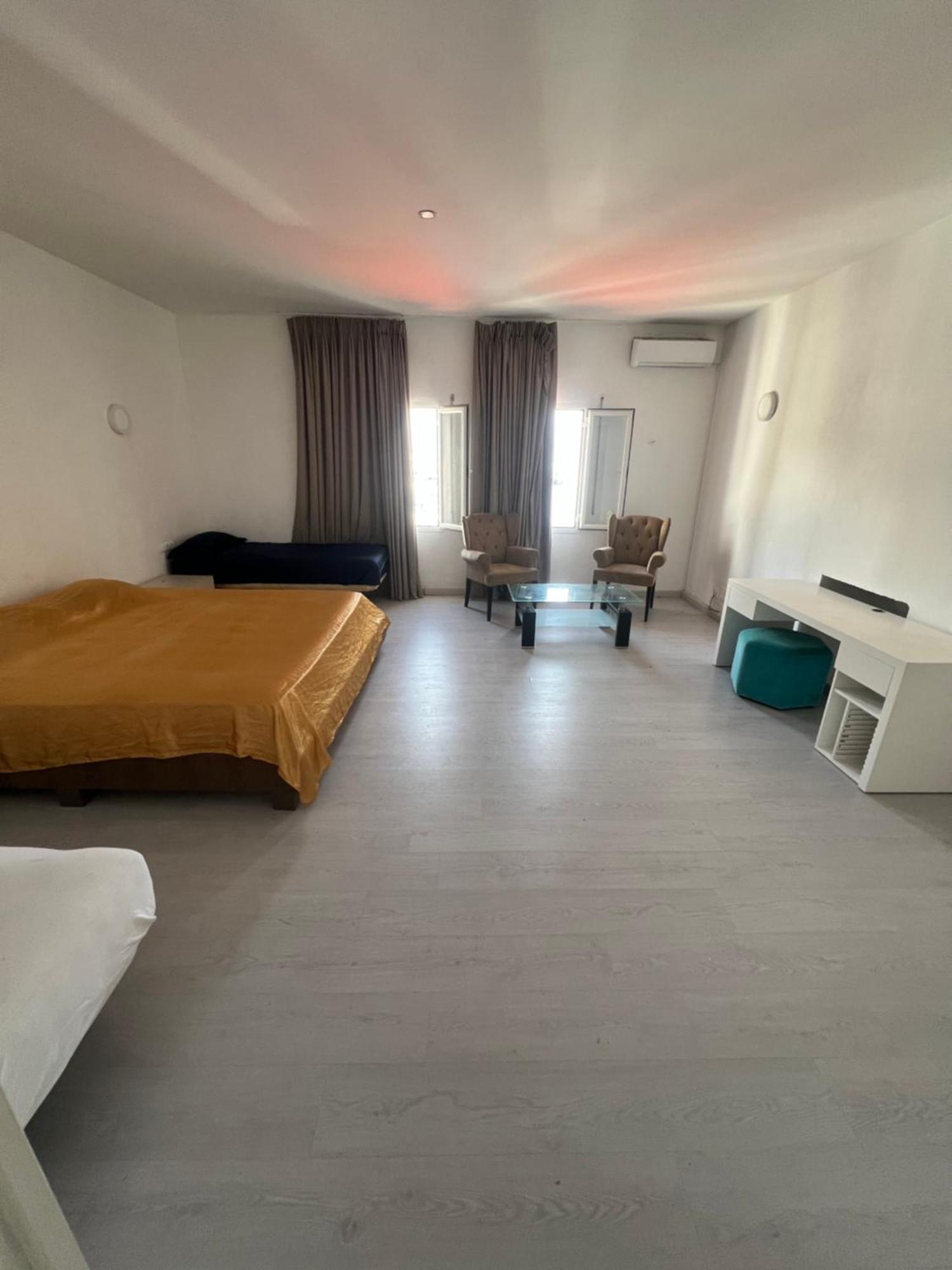 Hostel Huge Penthouse With Private Shared Terrace And Kitchen Views *